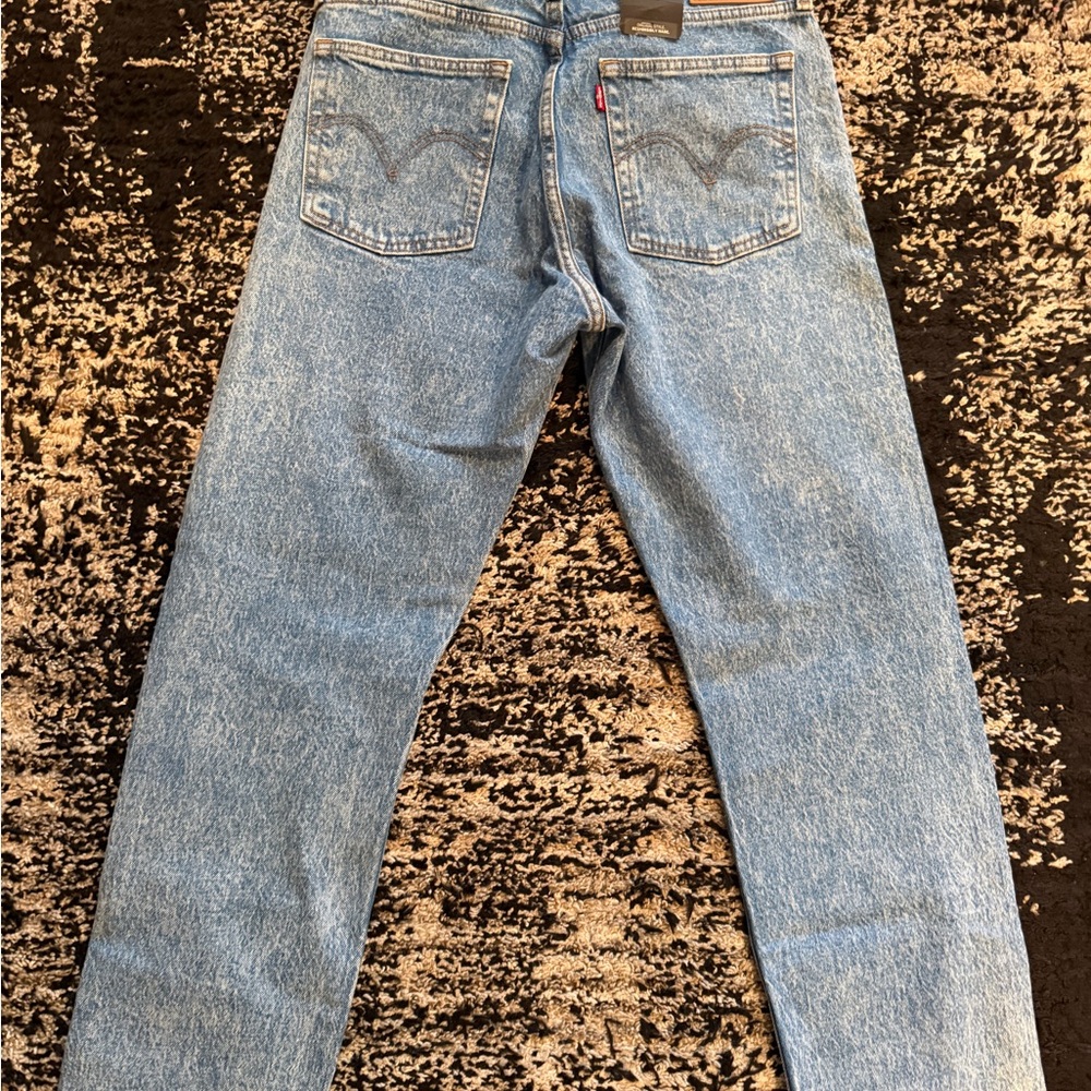 Levi's Light Blue acid wash women’s  Straight Denim Jeans size 29” wedgie